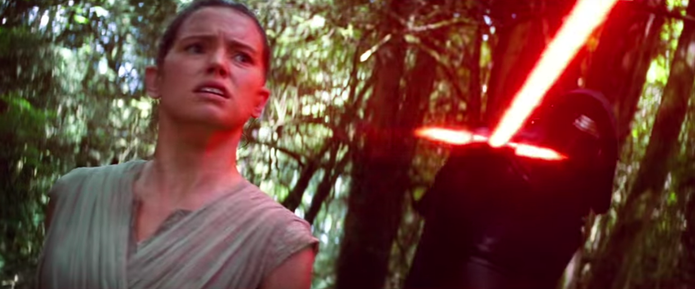 Rey e Kylo Ren in una scena de "Il Risveglio della Forza"