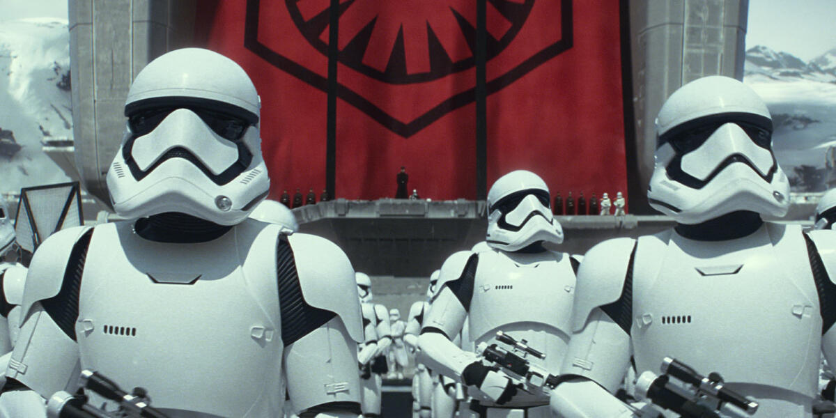 Il Primo Ordine è una "copia" dell'Impero? Facciamo chiarezza - L'esercito del Primo Ordine in Episodio VII.
Da: starwars.com