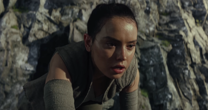 Rey all'inizio del teaser trailer di Episodio VIII.Da: youtube