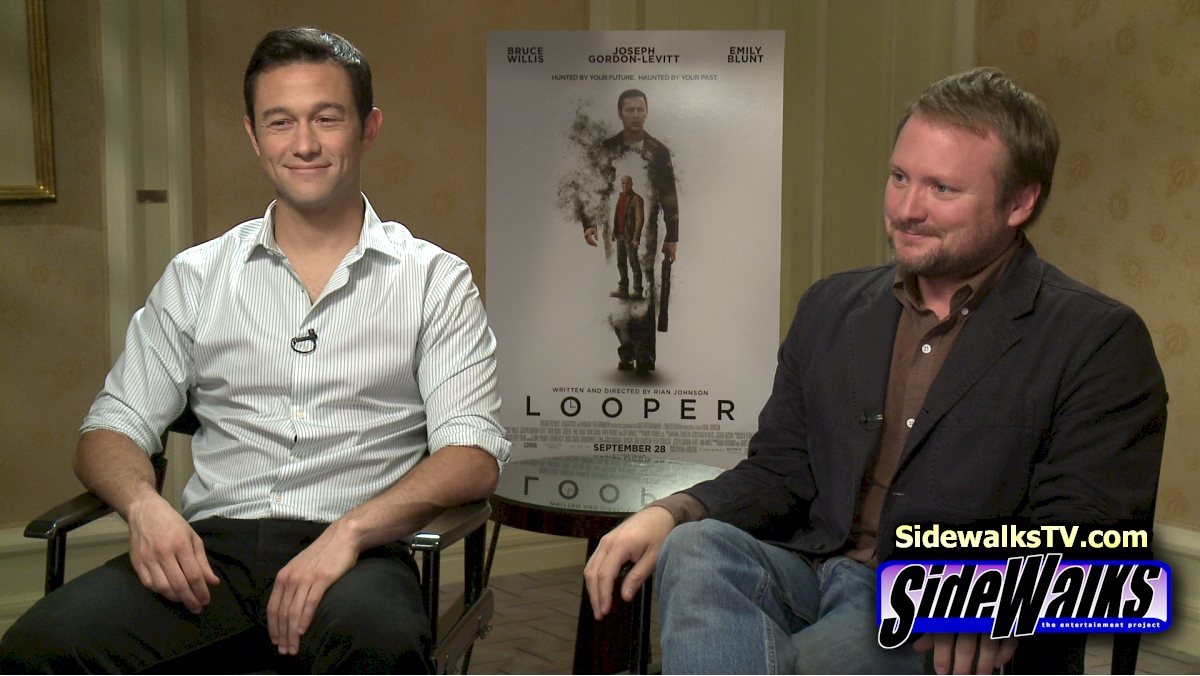 Joseph Gordon-Levitt e Rian Johnson per la promozione di Looper.Da: sidewalks TV