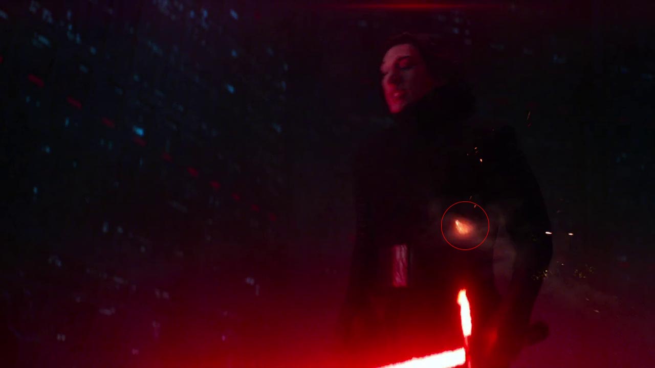 Potete notare il punto in cui Kylo Ren viene colpito, nessuna parte vitale.