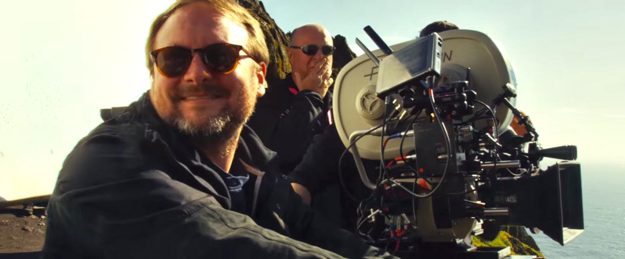 Il regista Rian Johnson sul set di Episodio VIII, fonte: cdn.collider.com