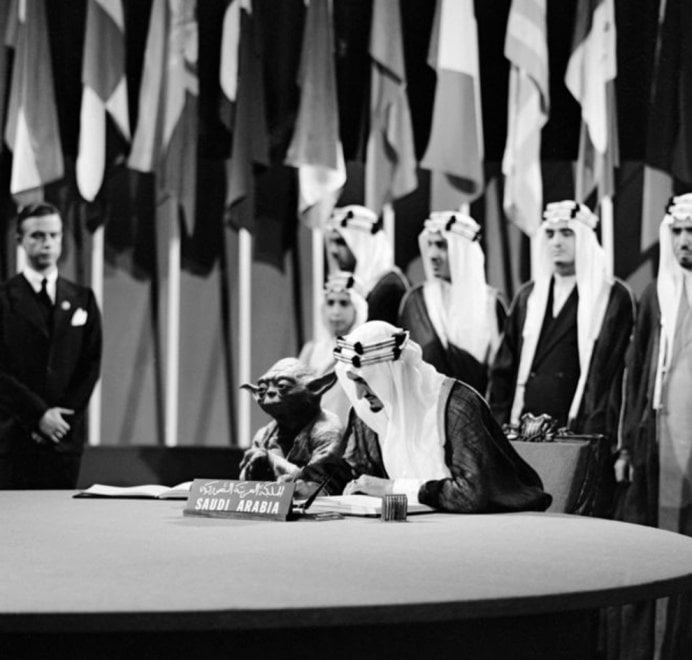 Yoda e il Re Faysal siedono al tavolo dell'ONU nel fotomontaggio di Shaweesh.
