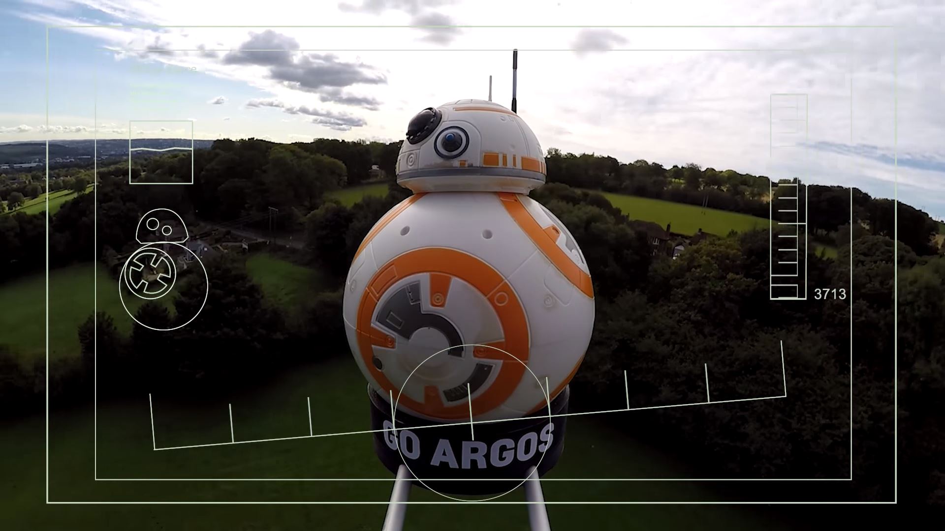 BB-8 subito dopo il lancio dalle campagne inglesi con un pallone aerostatico