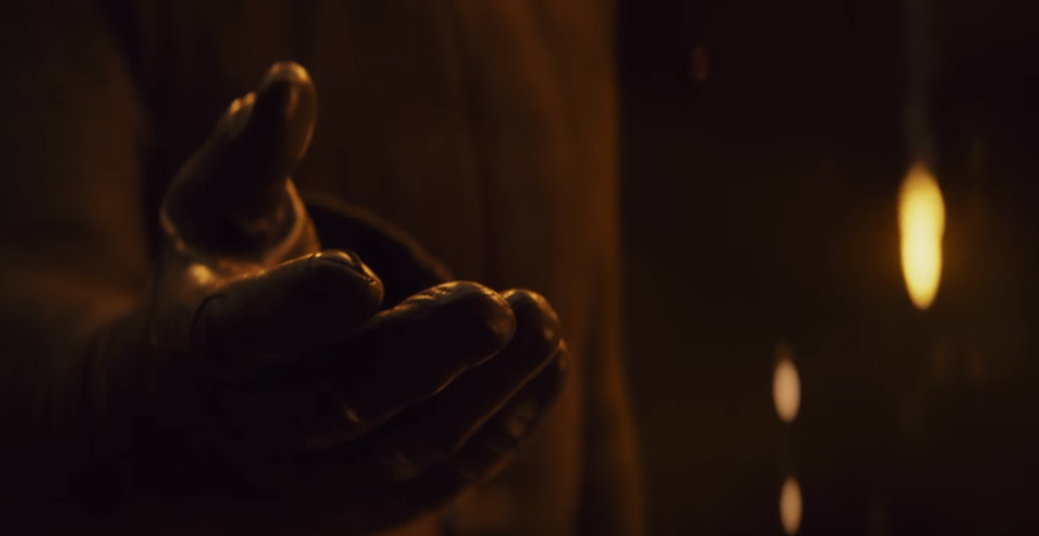 La mano protesa di Kylo Ren alla fine dell'ultimo trailer di The Last Jedi