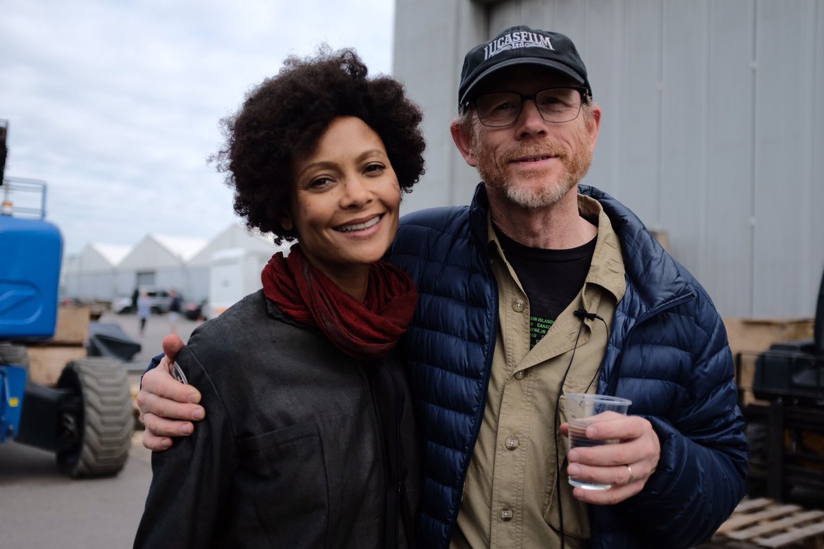 Thandie Newton e Ron Howard nella foto annessa al tweet del regista.