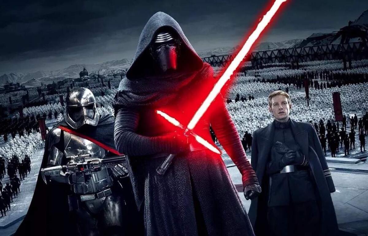 The Last Jedi: il rapporto conflittuale tra Kylo Ren e Hux - Da sx a dx: Captain Phasma, Kylo Ren e il Generale Hux.
Da: amino apps