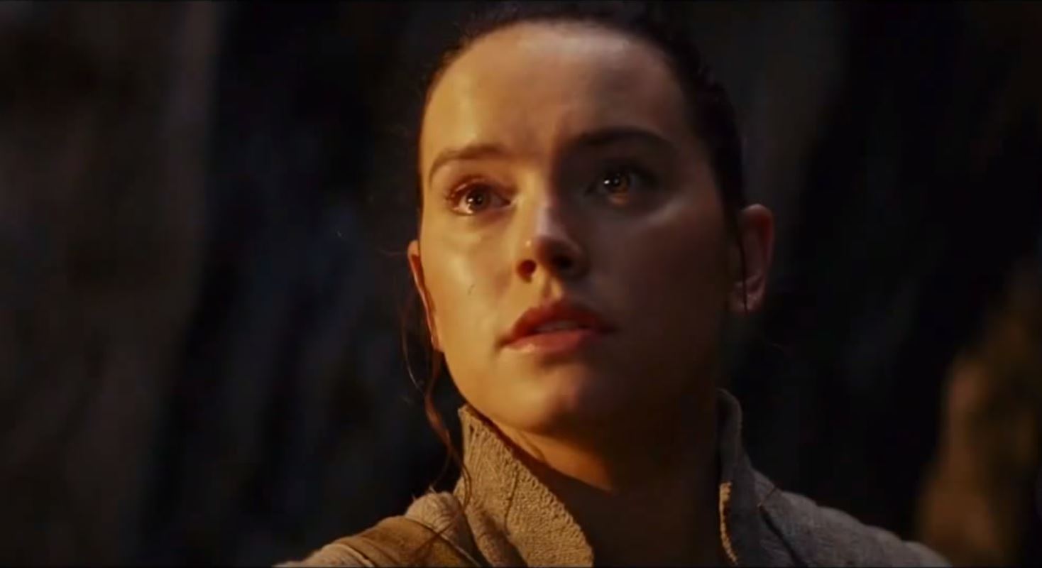 Rey in una scena di Episodio VIII, già vista nel trailer