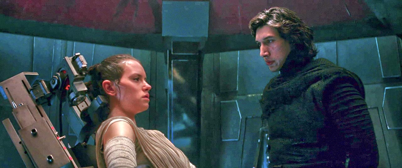 Kylo Ren e Rey in una scena de il Risveglio della Forza