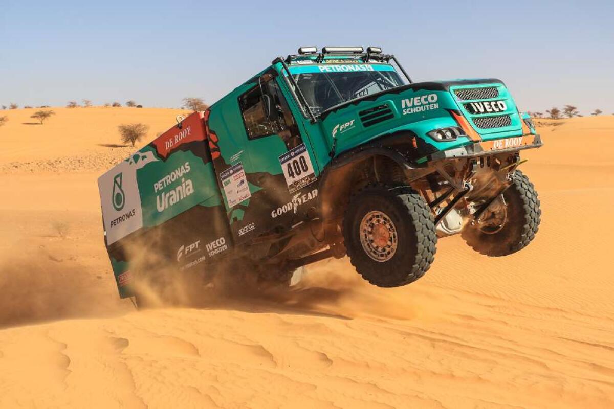 Africa Eco Race: grande Italia! Ceci vince nelle moto, Iveco si impone nei camion grazie a De Rooy - 