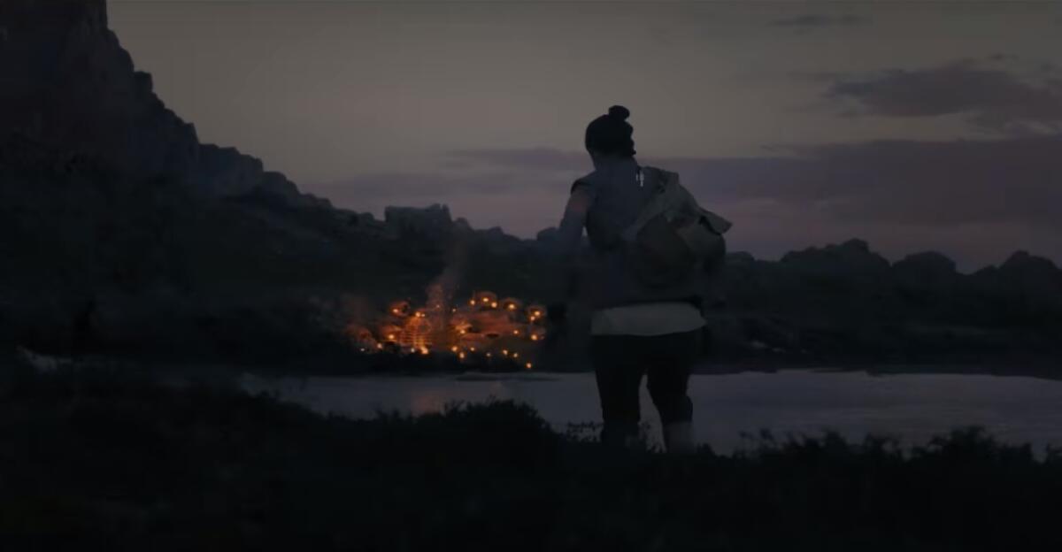 The Last Jedi: svelata la scena inedita tra Luke e Rey - Rey in una scena inedita di Episodio VIII.
Da: youtube