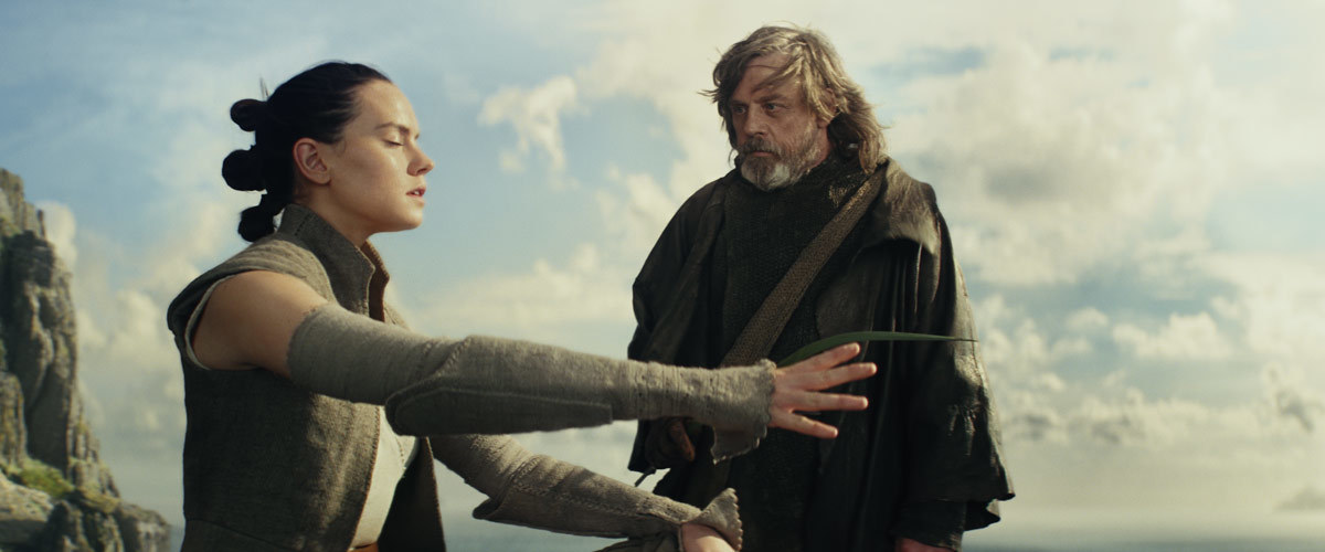 Rey e Luke su Ahch-To.Da: starwars.com