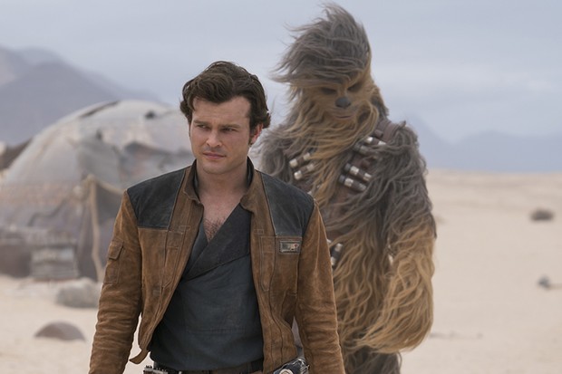 Alden Ehrenreich è Han Solo e Joonas Suotamo è Chewbacca in SOLO: A STAR WARS STORY.
