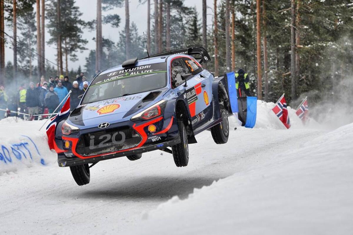 WRC, Rally di Svezia: Neuville ancora in vetta, Tanak-Breen sugli scudi - 