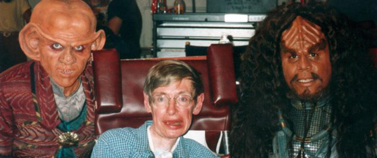 Il cameo di Stephen Hawking in Star Trek - Stephen Hawking sul set di Star Trek.
Da: startrek.com