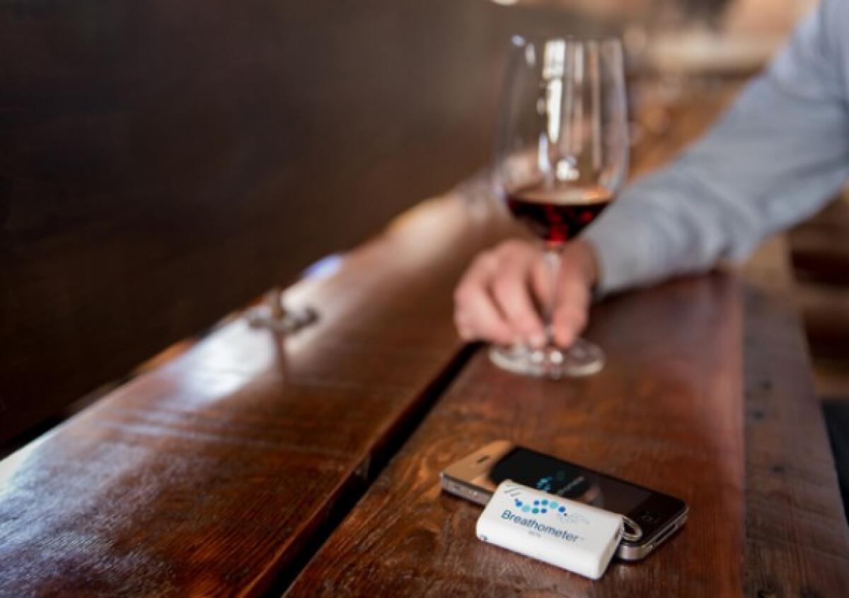 Breathometer, il nuovo etilometro per iPhone - 