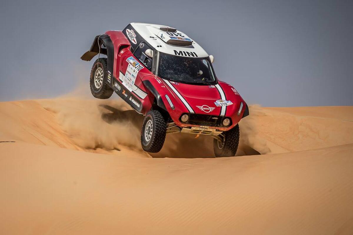 Mini vola con Luc Alphand ma Prokop rimane saldamente in testa ad Abu Dhabi - 