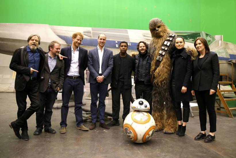 Una foto con i principi Harry e William scattata sul set di Episodio VIII.Da: il giornale