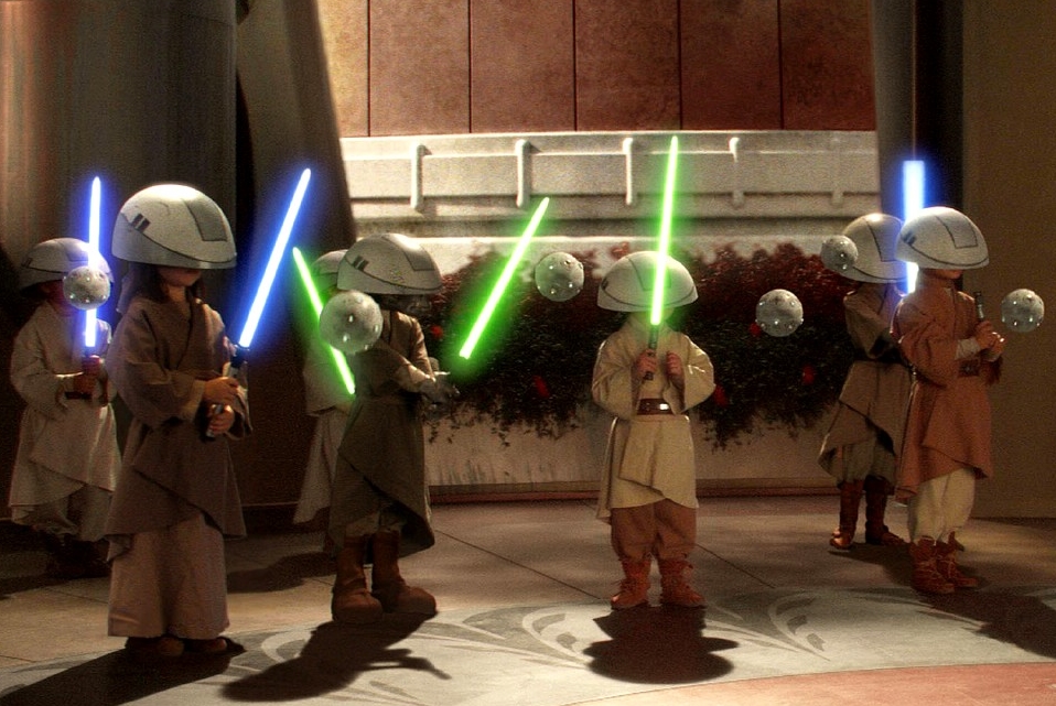 I piccoli padawan jedi si addestrano sotto la guida del maestro Yoda.
