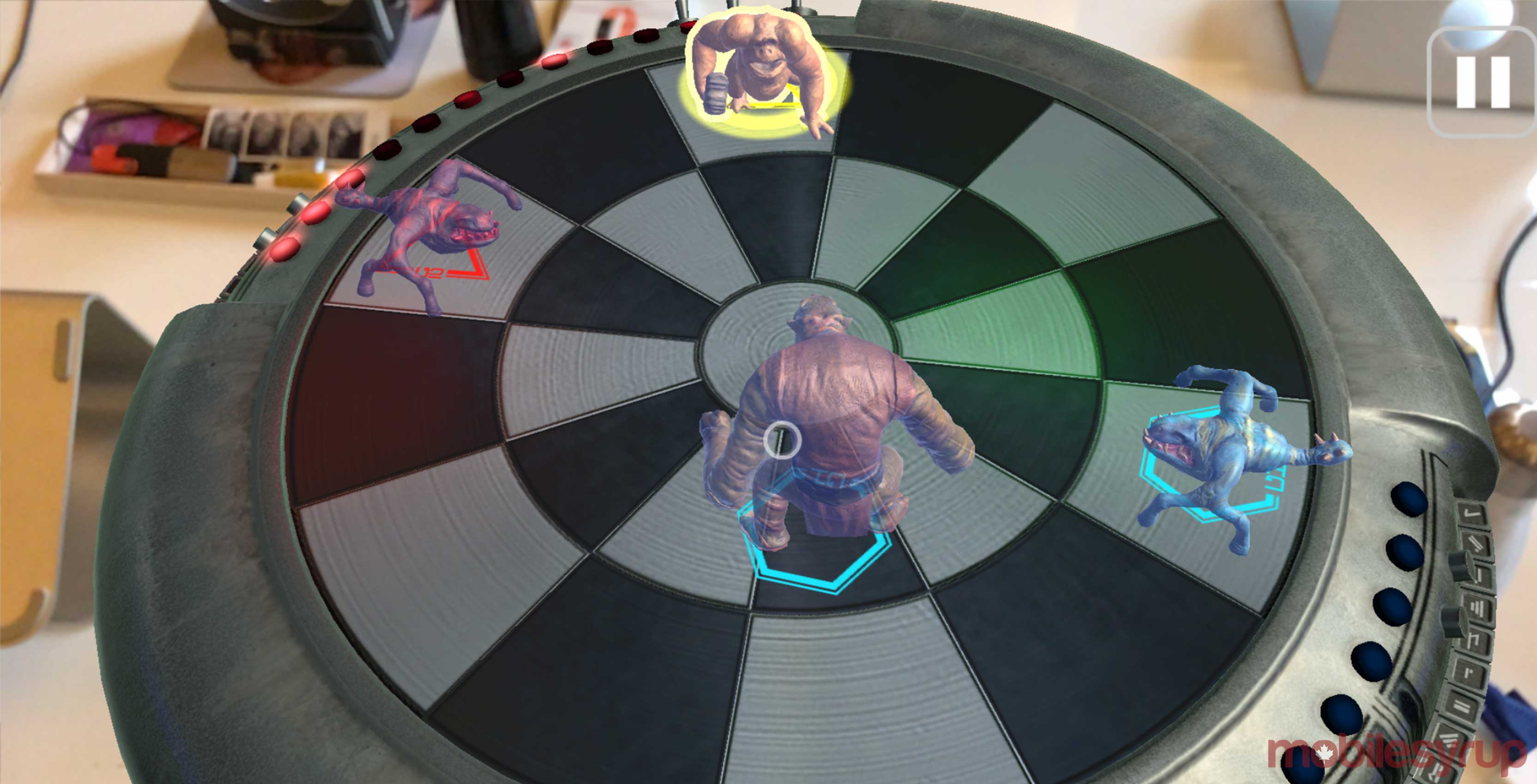 Su iOS è possibile utilizzare ARkit per giocare ad holochess. Crediti in foto.