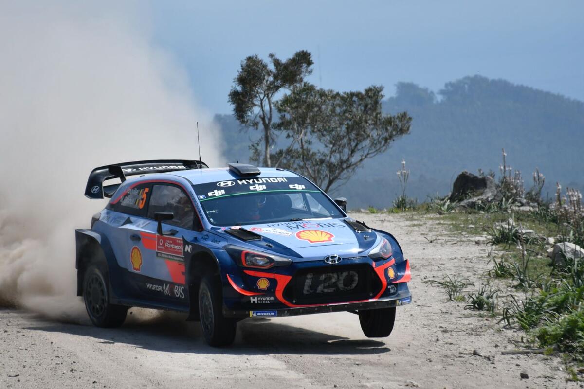Rally di Portogallo: Neuville sorride, Evans gioca per Ogier, disastro Meeke - 