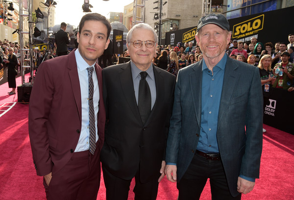 Lawrence e Jonathan Kasdan insieme a Ron Howard alla premiere di Solo.