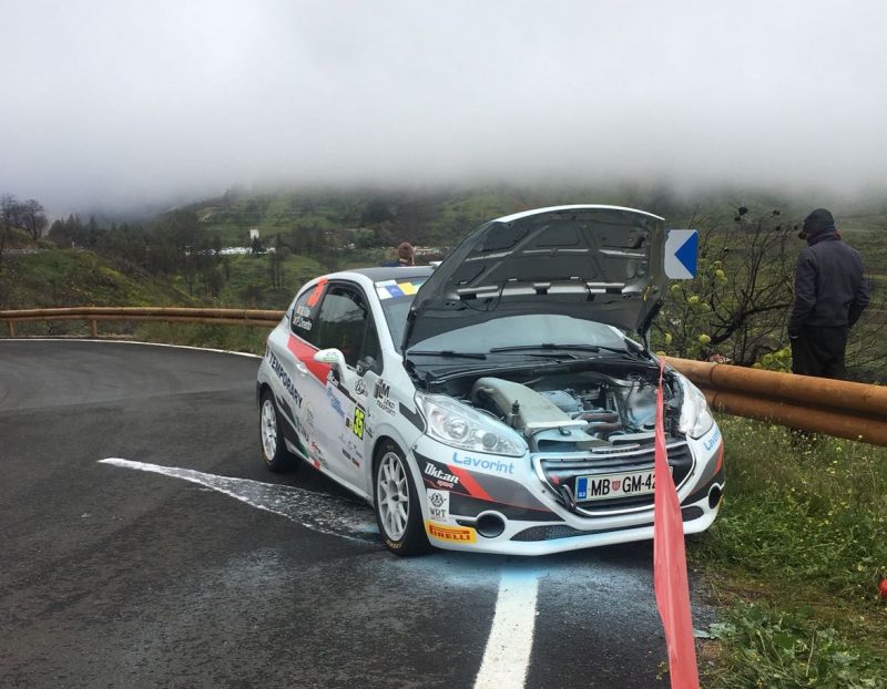La Peugeot di Vita-Ometto ferma per rottura del motore