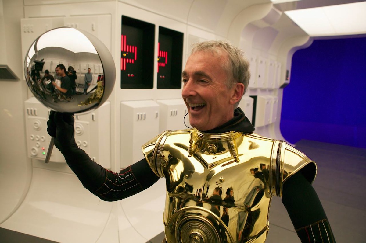 L'attore Anthony Daniels indossa il costume di C3PO.Fonte: movieplayer