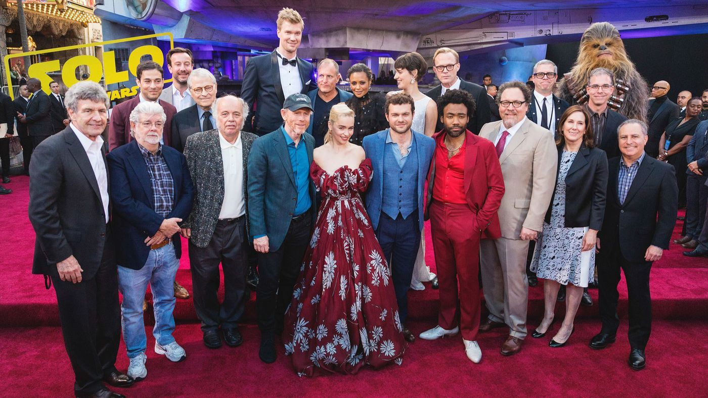 Foto dal red carpet della premiere di Los Angeles di Solo, con il cast, membri della produzione e George Lucas! Da Los Angeles Times
