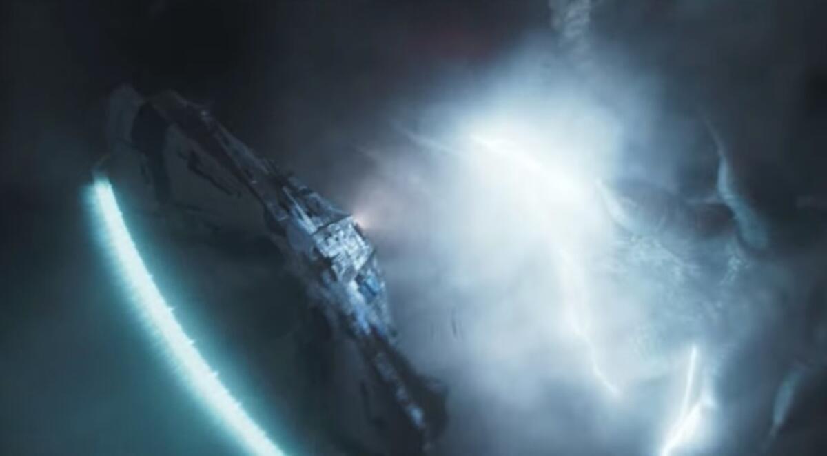 La questione della Rotta di Kessel - Un frame di Solo: A Star Wars Story in cui il Millennium Falcon attraversa la famigerata Rotta di Kessel