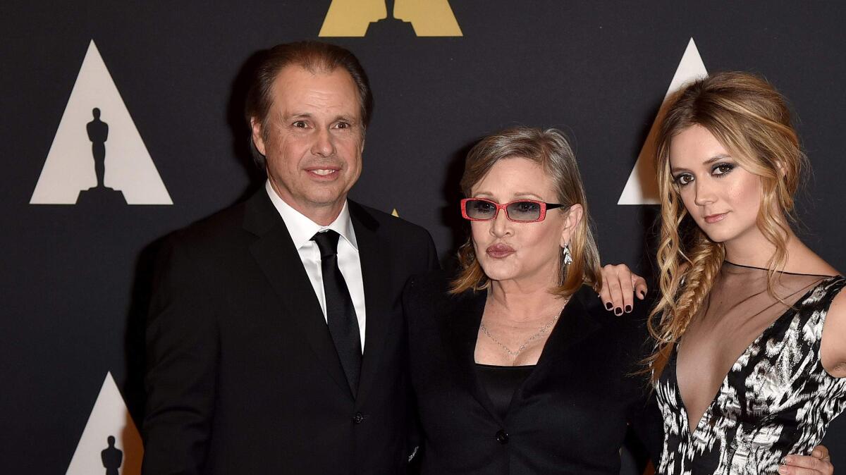 Il fratello di Carrie Fisher vorrebbe il ritorno di Leia in Episodio IX - Carrie Fisher con il fratello Todd e la figlia Billie.
Da: telegraphmedia