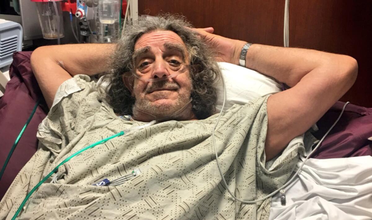 Peter Mayhew, interprete di Chewbacca, è stato operato alla schiena - Peter Mayhew, lo storico interprete di Chewbacca in Star Wars