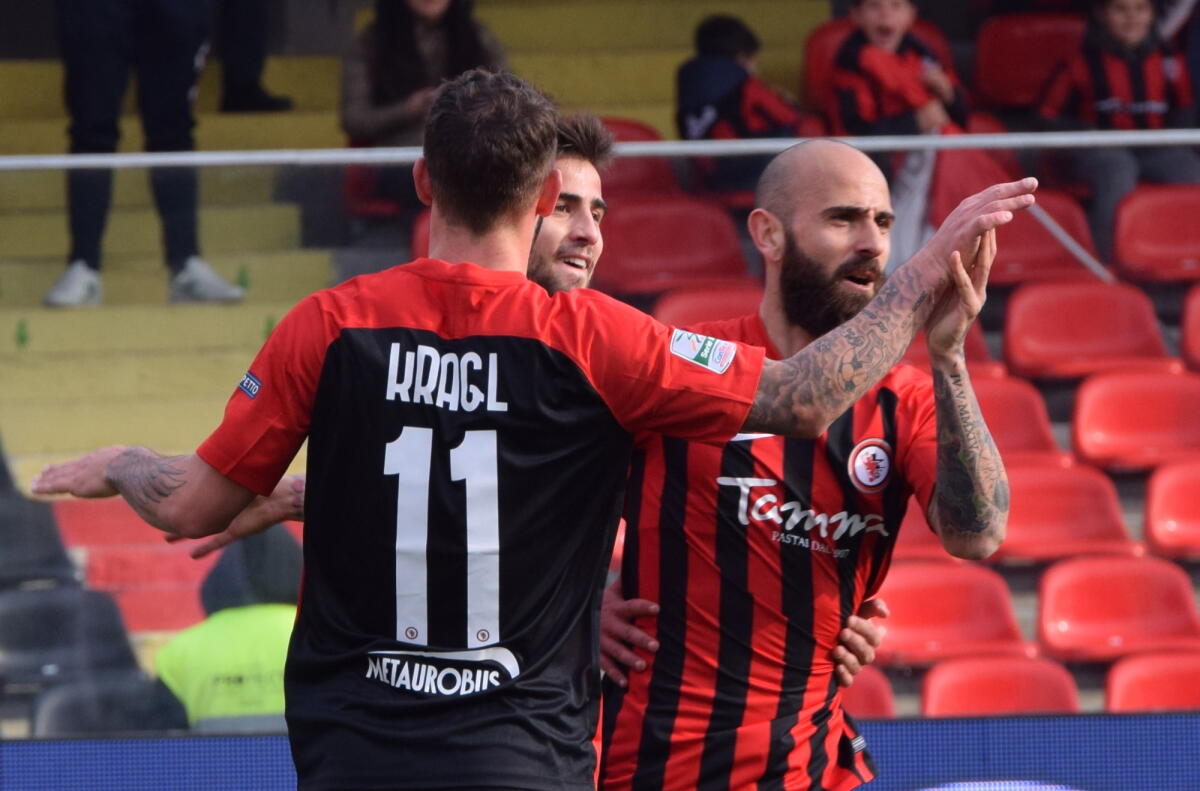 Pescara-Foggia, Pillon: "Rispetto il Foggia ma non ho paura" - PARTITA FFOGGIA CARPI 3-0 FOTO FRANCO CAUTILLO