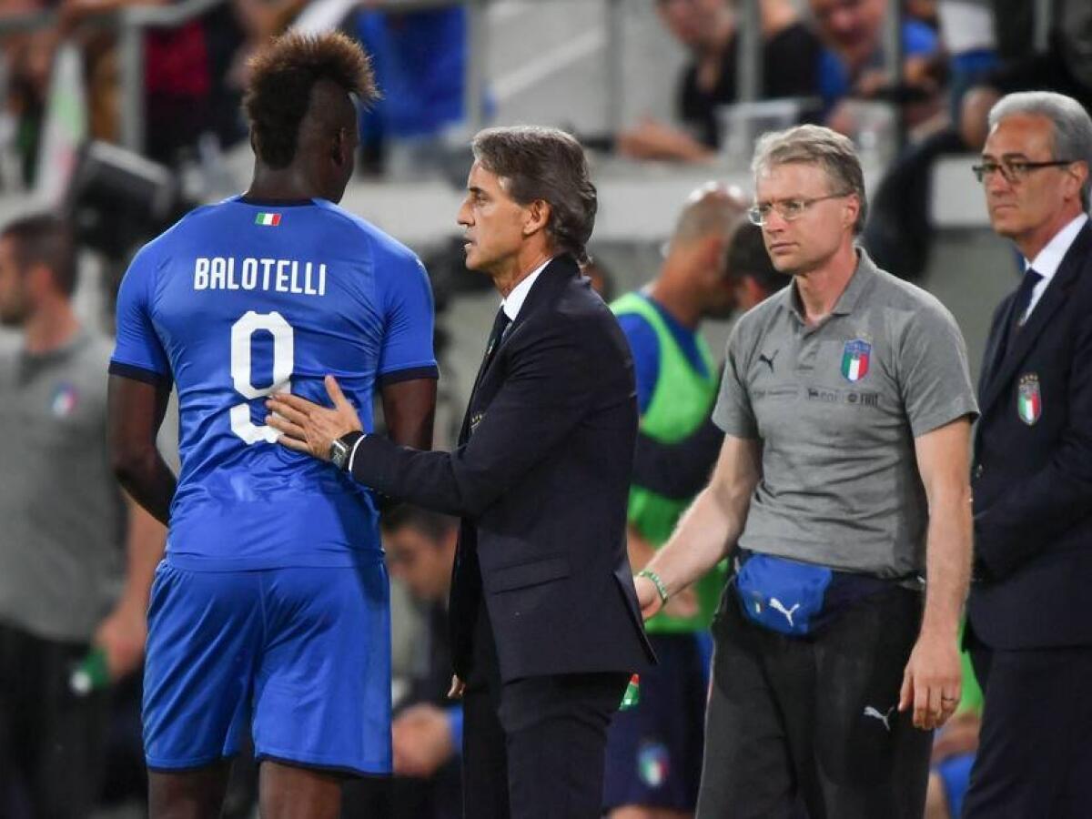 Mancini pensa ai cambi, rischiano Balotelli e Insigne - Balotelli e Mancini, crediti: Esporte FERA