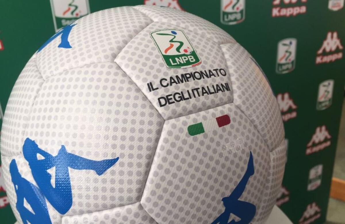 Tar, domani i ricorsi di Serie B e Lega Pro - Pallone Serie crediti: KAPPA