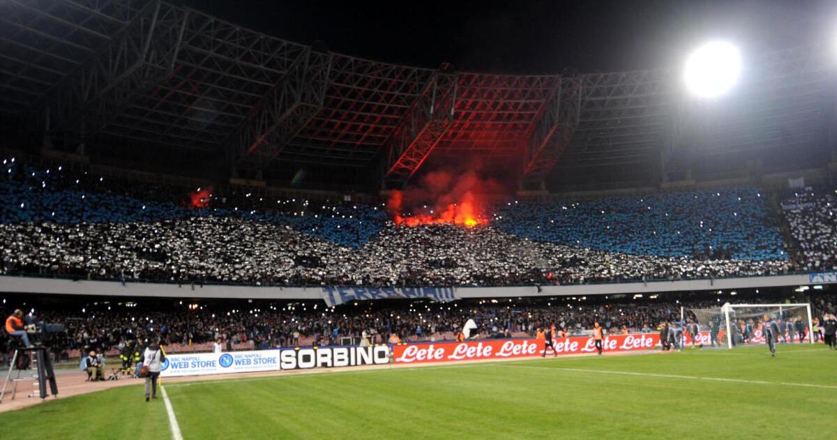 Napoli, è caos per il rincaro biglietti per assistere al match contro la Fiorentina - Curva Napoli, crediti: news.replat.com


Francesco Pecoraro - LaPresse
01 03 2013 Napoli ( Italia )
Sport Soccer Napoli versus Juventus - Italian Serie A Soccer League 2012 2013
San Paolo Stadium Napoli
In the Photo: tifosi napoli