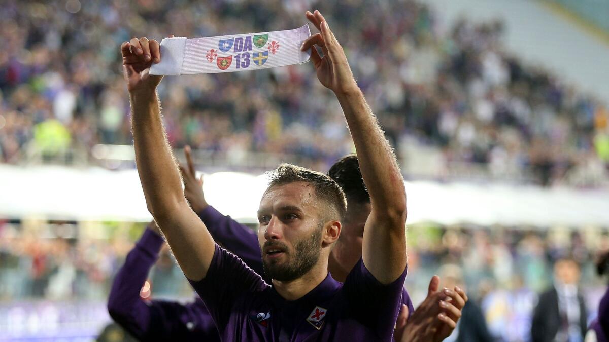 Fiorentina, è bufera per la fascia da capitano - Fiorentina, la fascia di capitano personalizzata. Crediti: images.performgroup.com