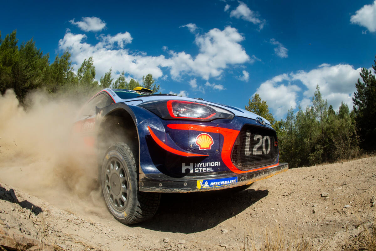 WRC: Mikkelsen comanda il Rally di Turchia. Neuville Out, Ogier si salva - 