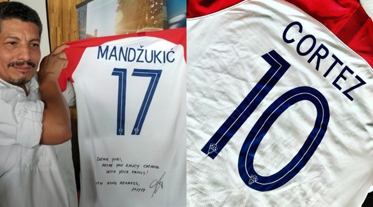 Mandzukic regala la maglia al fotografato travolto in Russia - 