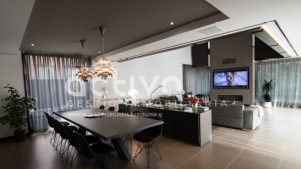 La sala pranzo dal design impeccabile e dotata di tutti i comfort; crediti: activainmobiliaria.es