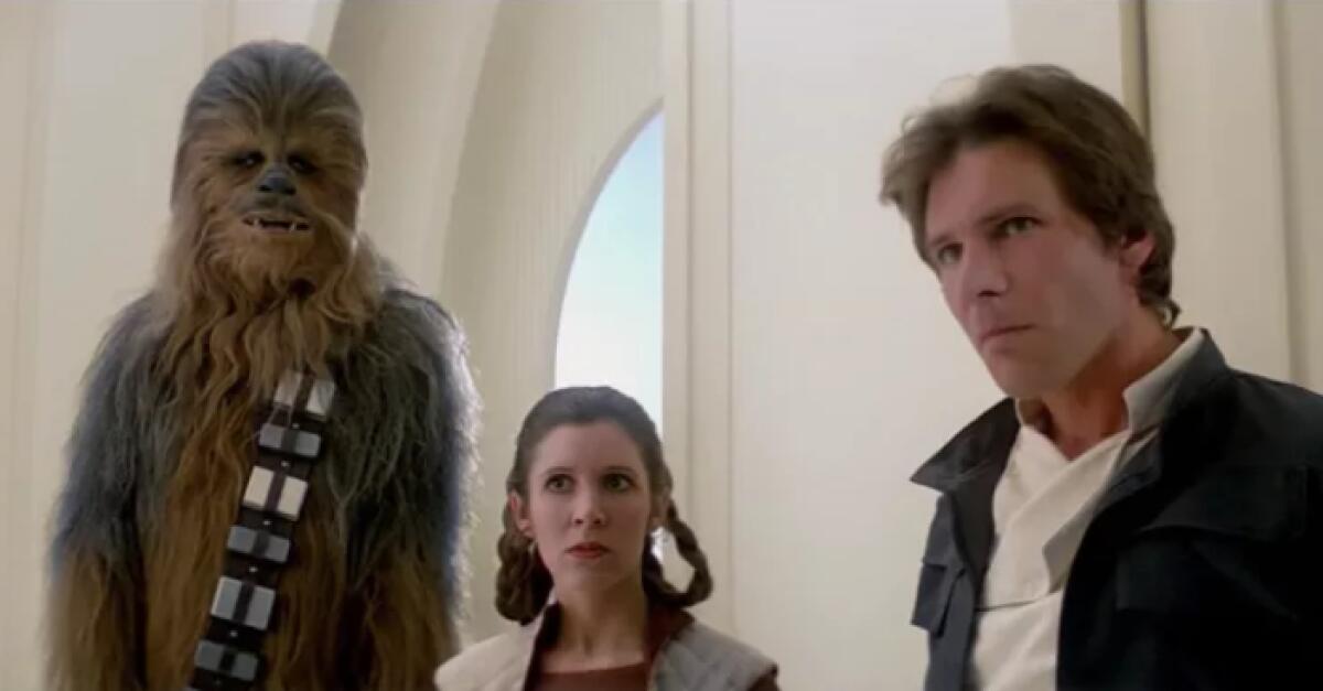 Star Wars: la scena in cui Carrie Fisher ed Harrison Ford erano ubriachi - Chewbacca, Leia e Han su Cloud City in Episodio V.
Da: news the av club