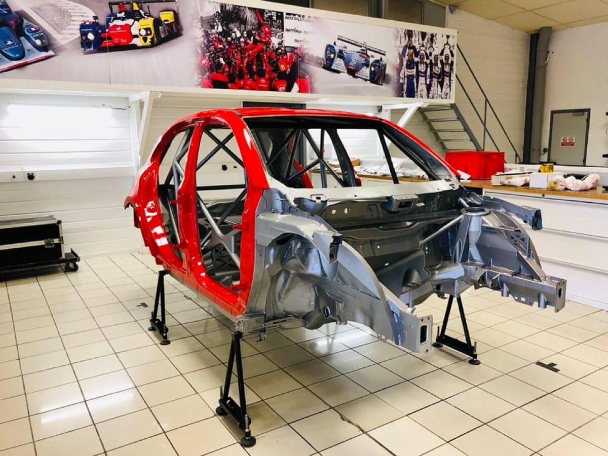 La 500X R4 prende forma alla Oreca - 