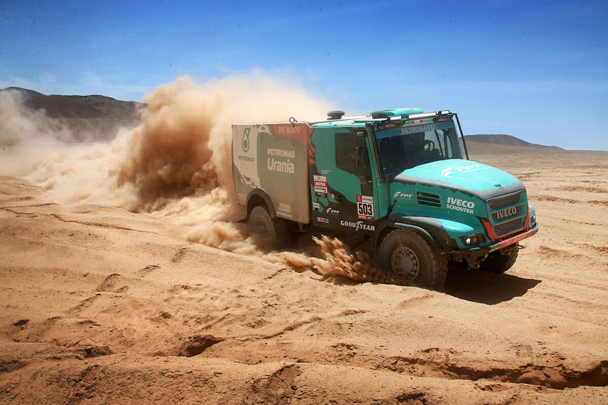 Dakar - De Rooy vince la 7° Tappa e mette pressione ai Kamaz - 