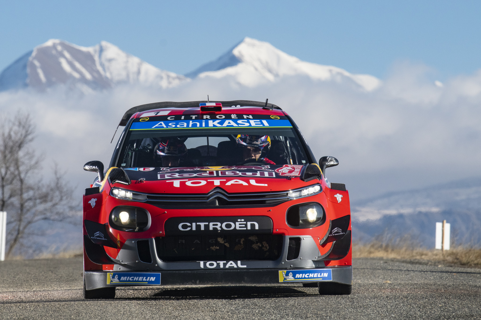 Ogier all'inseguimento del leader Thierry Neuville (Jaanus Ree/Red Bull Content Pool)