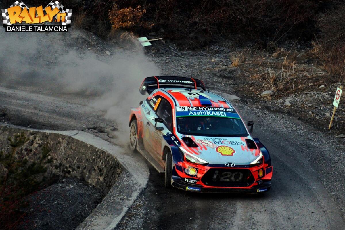 Hyundai punta al podio nel Rally di Svezia - 