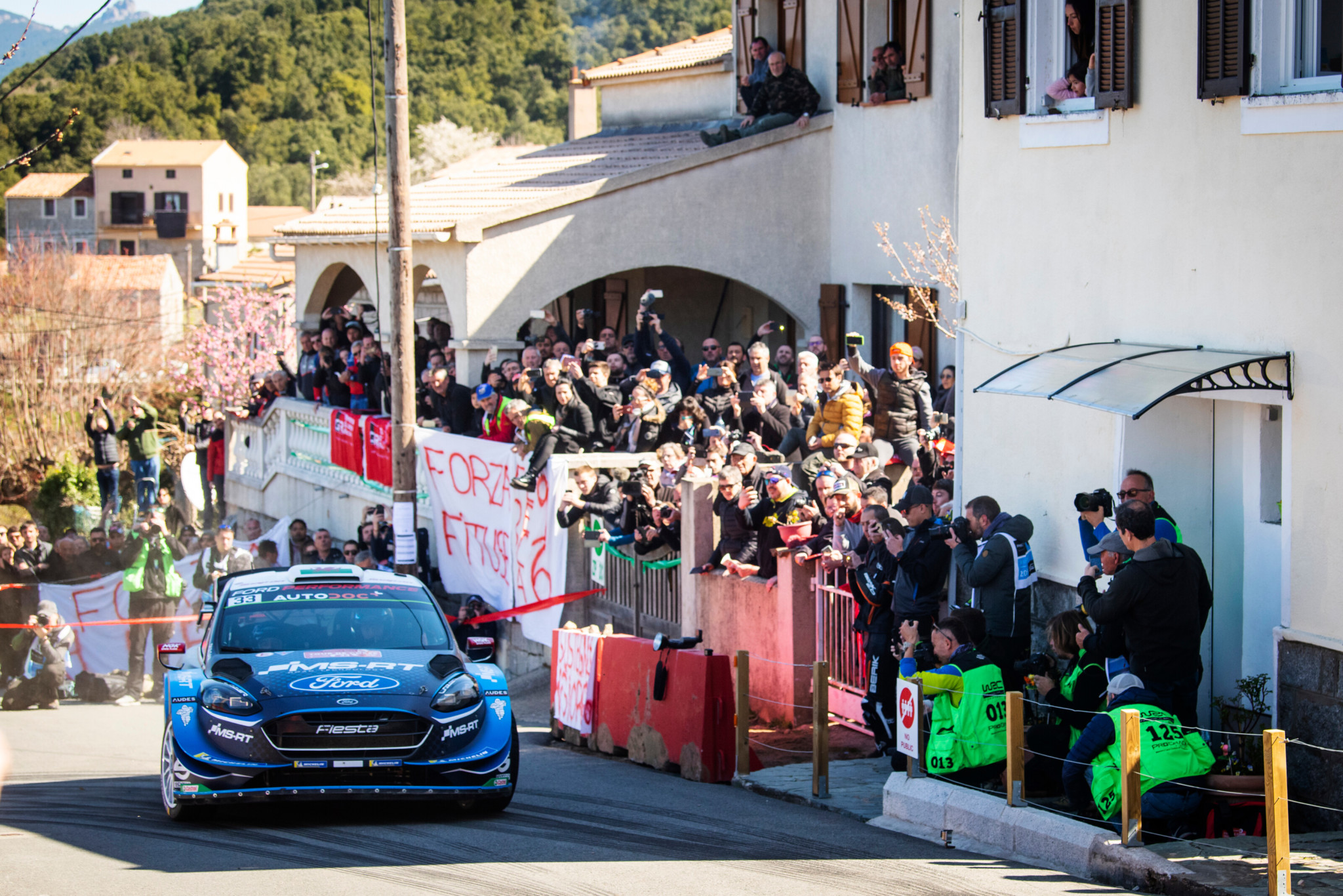 Elfyn Evans resta con il fiato sul collo di Tanak (Jaanus Ree/Red Bull Content Pool)