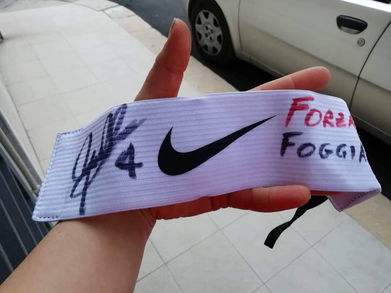 Foggia campioni del cuore, regalata maglia al tifoso derubato