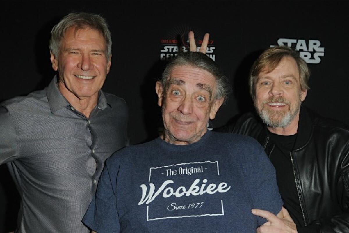 Addio a Peter Mayhew: i messaggi di cordoglio di Harrison Ford e del resto del cast - Harrison Ford, Peter Mayhew e Mark Hamill.
Da: the wrap