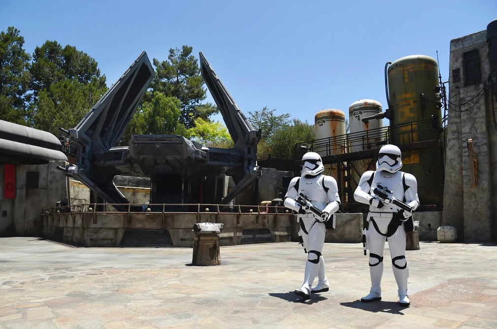 Entriamo all'interno dello Star Wars: Galaxy's Edge!