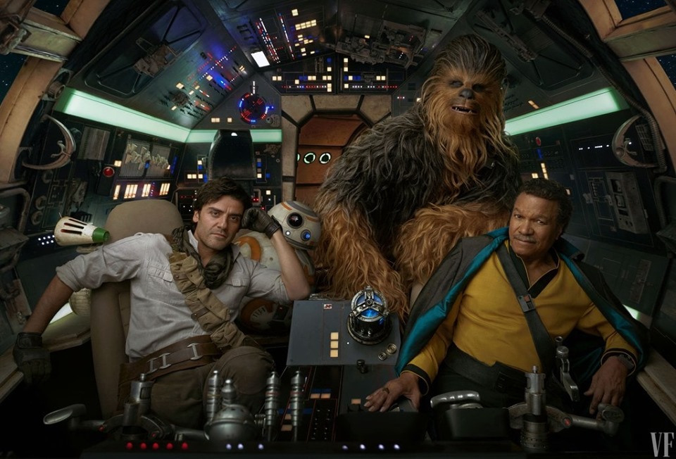 Poe Dameron, Chewbacca e Lando nel Millennium Falcon.Da: vf